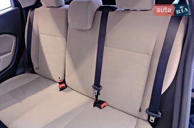 Хэтчбек Ford Fiesta 2018 в 