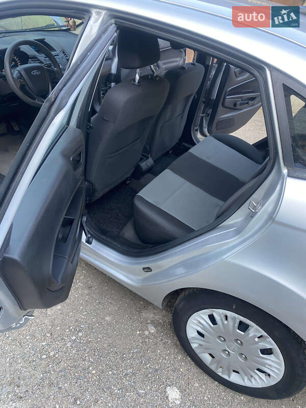 Седан Ford Fiesta 2016 в Дніпрі фото 6 Седан Ford Fiesta 2016 в Дніпрі