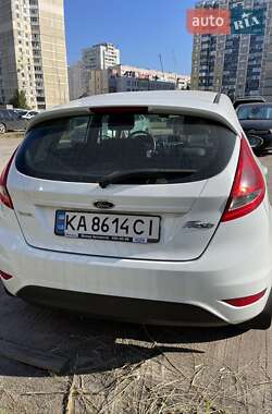 Хетчбек Ford Fiesta 2011 в  фото 3 Хетчбек Ford Fiesta 2011 в