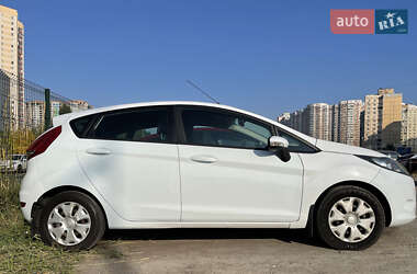Хетчбек Ford Fiesta 2011 в  фото 13 Хетчбек Ford Fiesta 2011 в