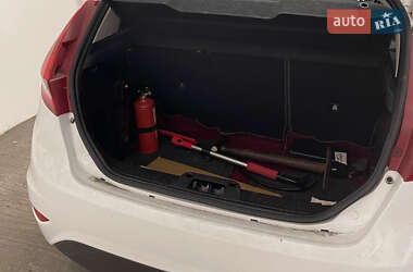 Хетчбек Ford Fiesta 2011 в  фото 24 Хетчбек Ford Fiesta 2011 в