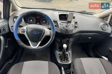 Хэтчбек Ford Fiesta 2012 в 
