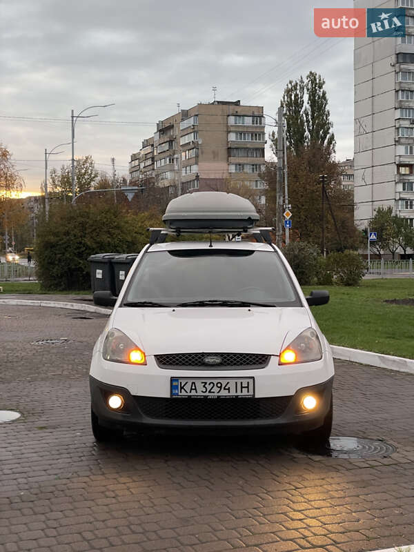 Хэтчбек Ford Fiesta 2007 в Киеве