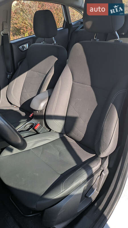 Седан Ford Fiesta 2015 в Києві фото 9 Седан Ford Fiesta 2015 в Києві