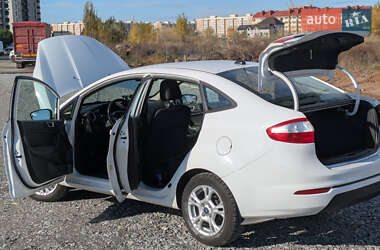 Седан Ford Fiesta 2015 в Киеве