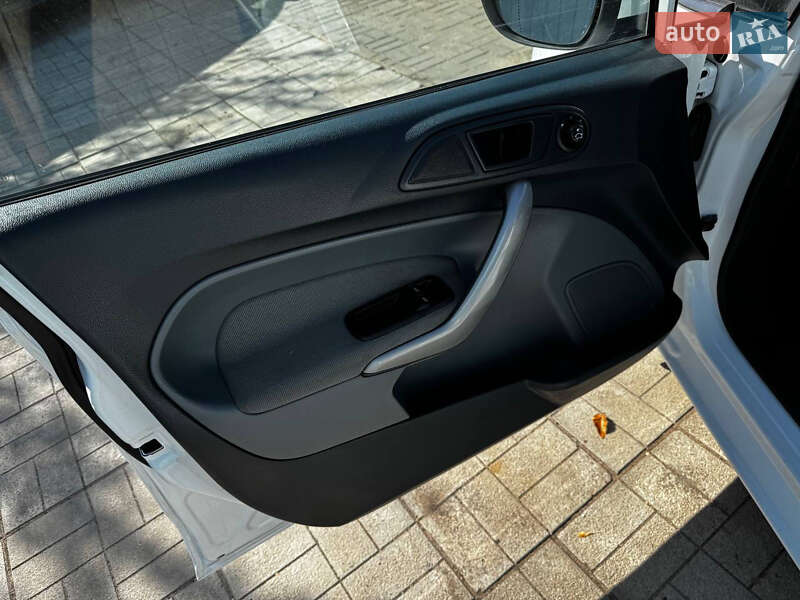 Хэтчбек Ford Fiesta 2011 в Днепре фото 9 Хэтчбек Ford Fiesta 2011 в Днепре