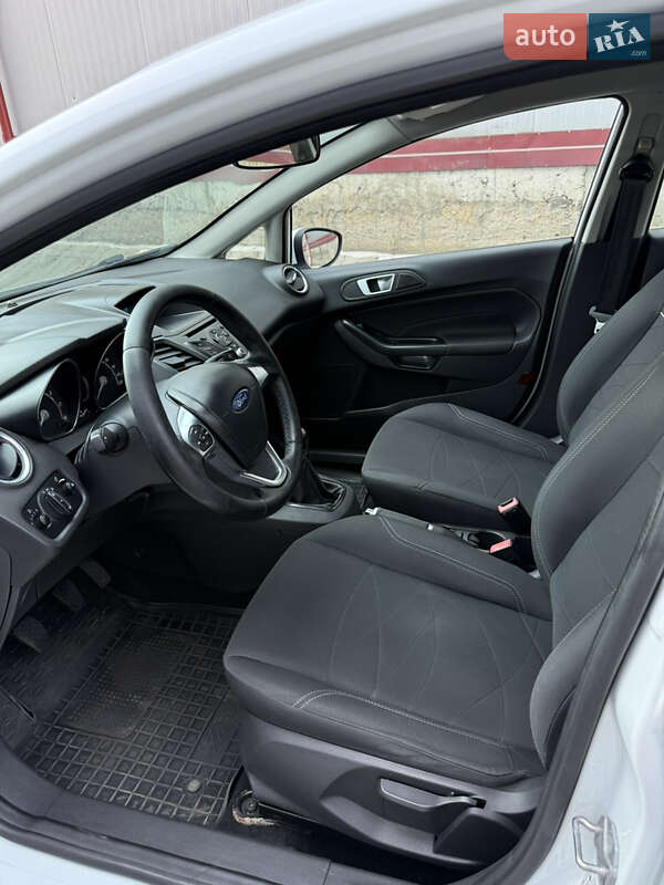Хэтчбек Ford Fiesta 2016 в Львове фото 15 Хэтчбек Ford Fiesta 2016 в Львове
