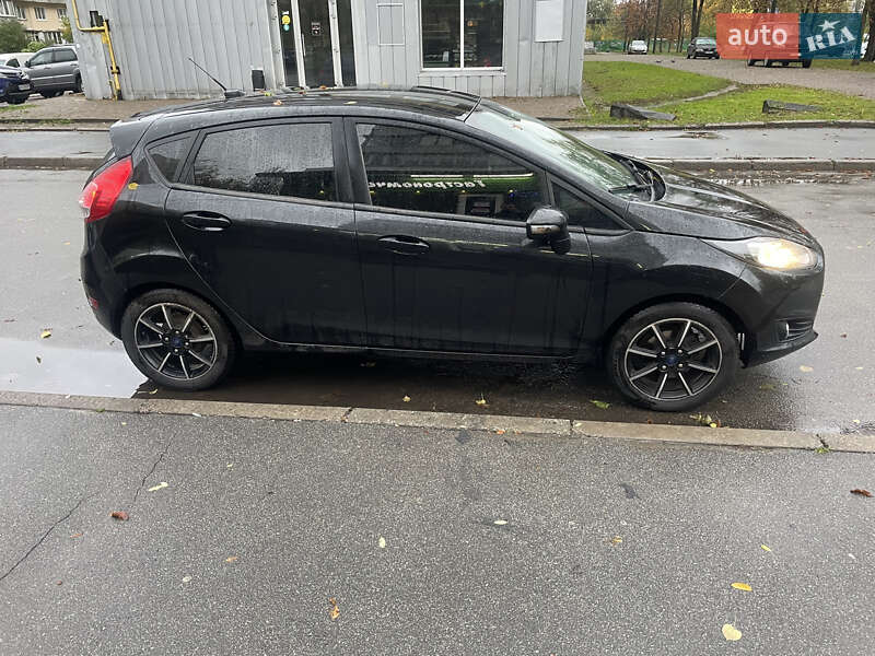 Хетчбек Ford Fiesta 2016 в Києві