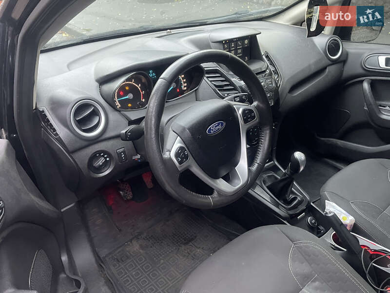 Хетчбек Ford Fiesta 2016 в Києві