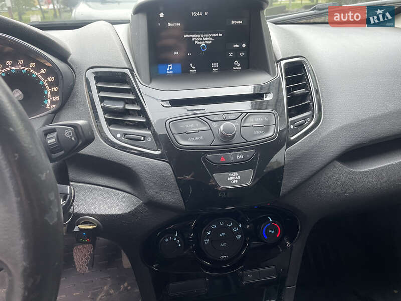 Хетчбек Ford Fiesta 2016 в Києві