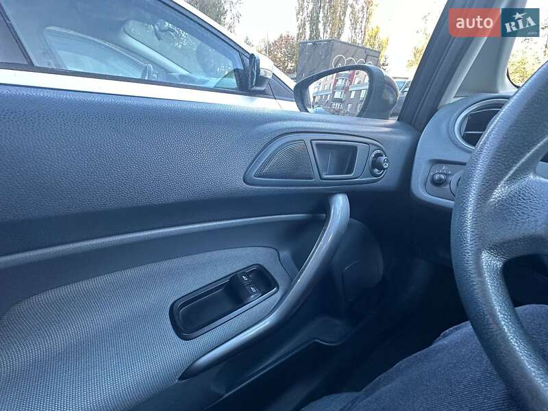 Хэтчбек Ford Fiesta 2011 в Киеве фото 13 Хэтчбек Ford Fiesta 2011 в Киеве