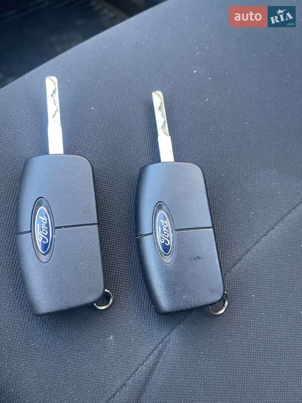 Хетчбек Ford Fiesta 2016 в Києві