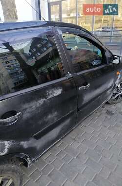 Хэтчбек Ford Fiesta 2006 в  фото 2 Хэтчбек Ford Fiesta 2006 в