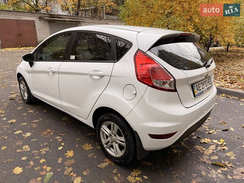 Хетчбек Ford Fiesta 2013 в Дніпрі
