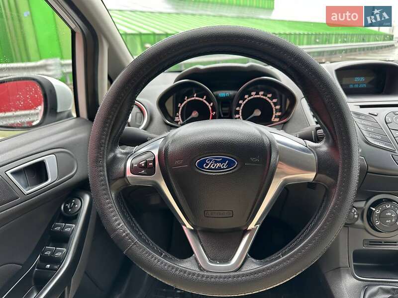 Хэтчбек Ford Fiesta 2015 в Киеве фото 15 Хэтчбек Ford Fiesta 2015 в Киеве