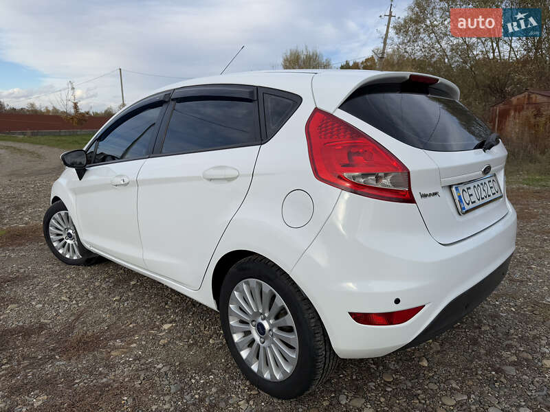 Хетчбек Ford Fiesta 2011 в Чернівцях