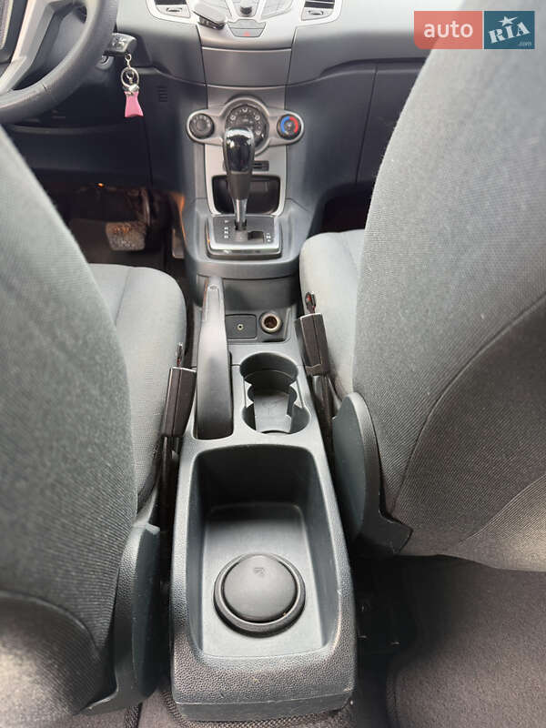 Хетчбек Ford Fiesta 2011 в Чернівцях