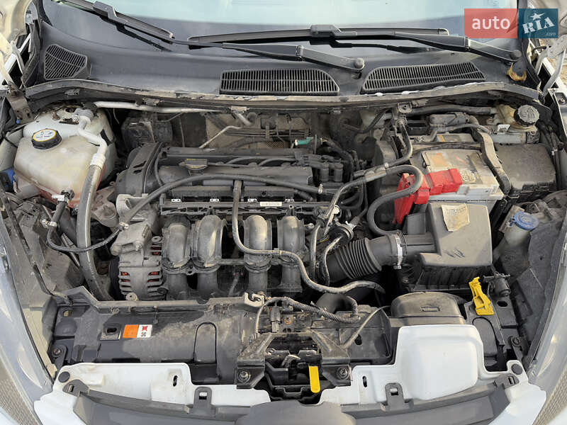 Хетчбек Ford Fiesta 2011 в Чернівцях