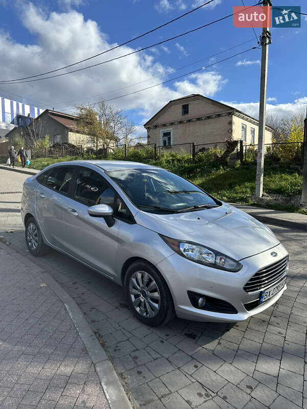 Седан Ford Fiesta 2013 в Городке