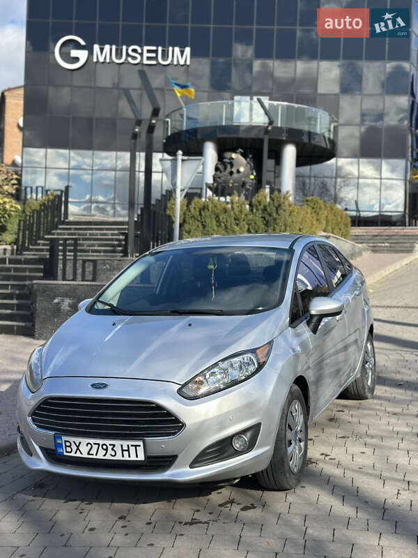 Седан Ford Fiesta 2013 в Городке