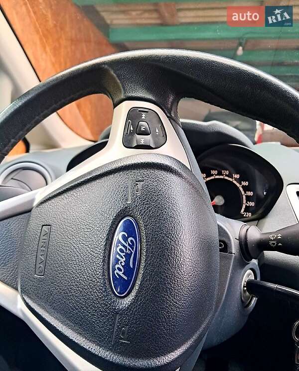 Хетчбек Ford Fiesta 2010 в Первомайську