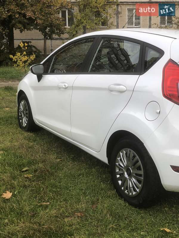 Хетчбек Ford Fiesta 2015 в Києві фото 3 Хетчбек Ford Fiesta 2015 в Києві