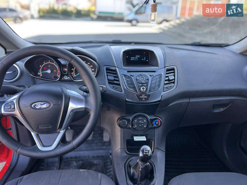 Хэтчбек Ford Fiesta 2016 в Снятине