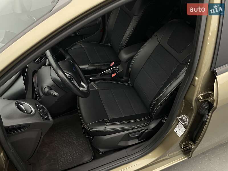 Хетчбек Ford Fiesta 2014 в Києві