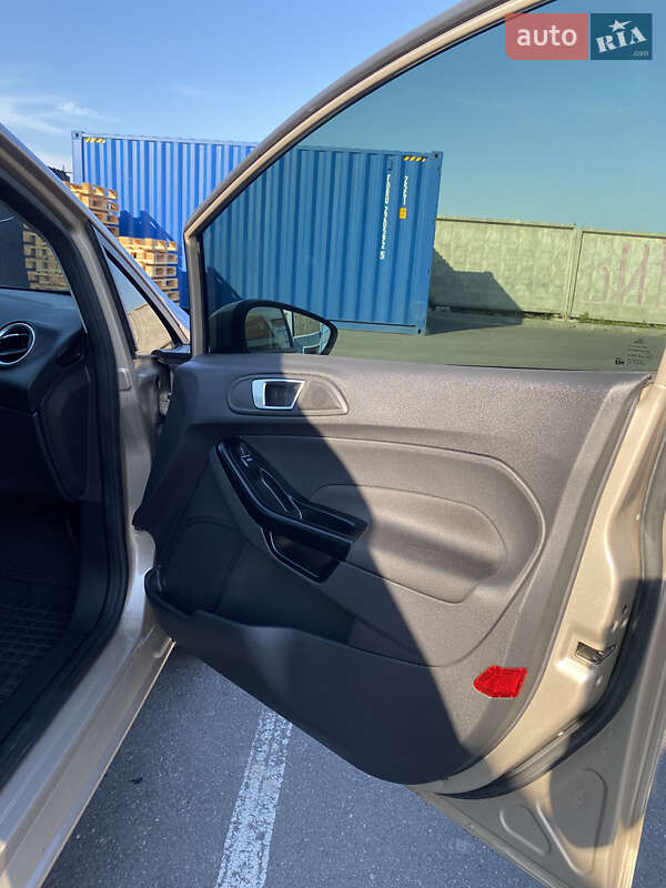 Хэтчбек Ford Fiesta 2016 в Киеве фото 12 Хэтчбек Ford Fiesta 2016 в Киеве