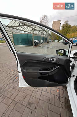 Хетчбек Ford Fiesta 2016 в Києві