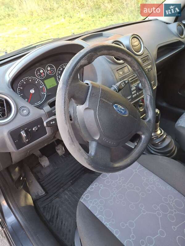 Хетчбек Ford Fiesta 2007 в Городку