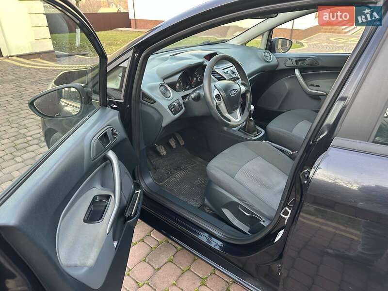 Хэтчбек Ford Fiesta 2011 в Черновцах