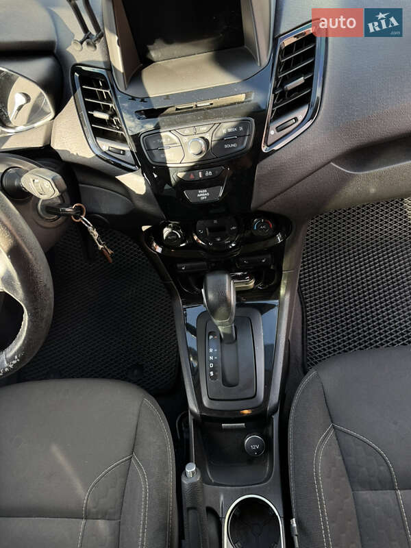 Седан Ford Fiesta 2016 в Киеве