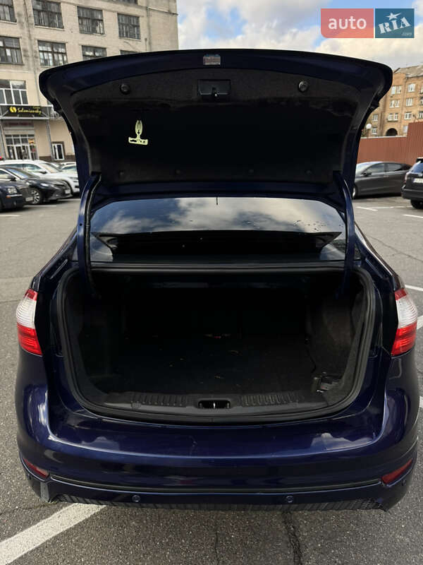 Седан Ford Fiesta 2016 в Киеве