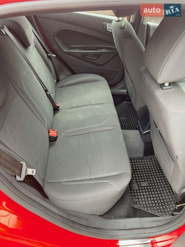 Хэтчбек Ford Fiesta 2015 в Киеве фото 10 Хэтчбек Ford Fiesta 2015 в Киеве