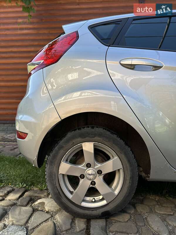 Хетчбек Ford Fiesta 2010 в Косові фото 10 Хетчбек Ford Fiesta 2010 в Косові
