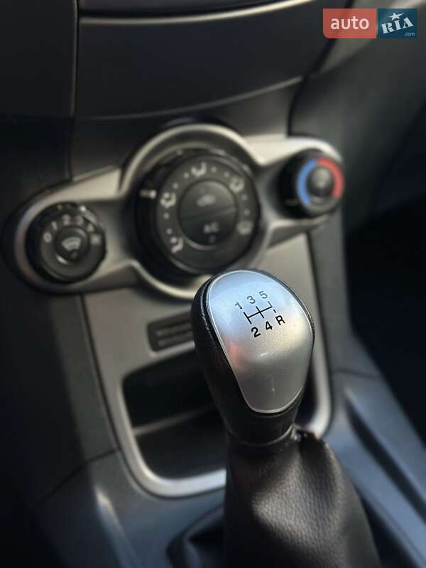 Хетчбек Ford Fiesta 2010 в Косові фото 20 Хетчбек Ford Fiesta 2010 в Косові