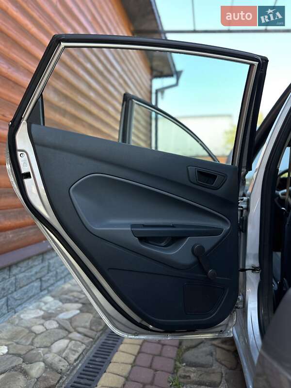 Хетчбек Ford Fiesta 2010 в Косові фото 27 Хетчбек Ford Fiesta 2010 в Косові