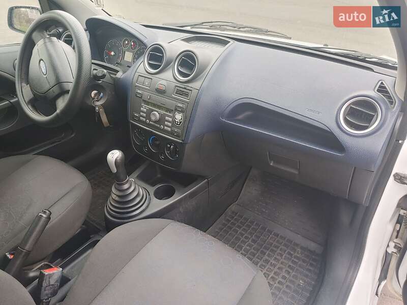 Хэтчбек Ford Fiesta 2007 в Золотоноше