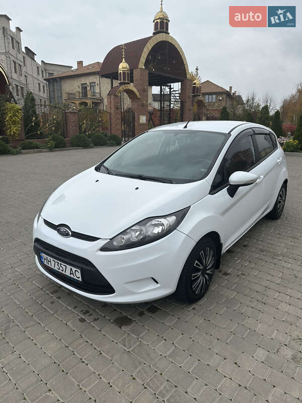 Хэтчбек Ford Fiesta 2011 в Черноморске