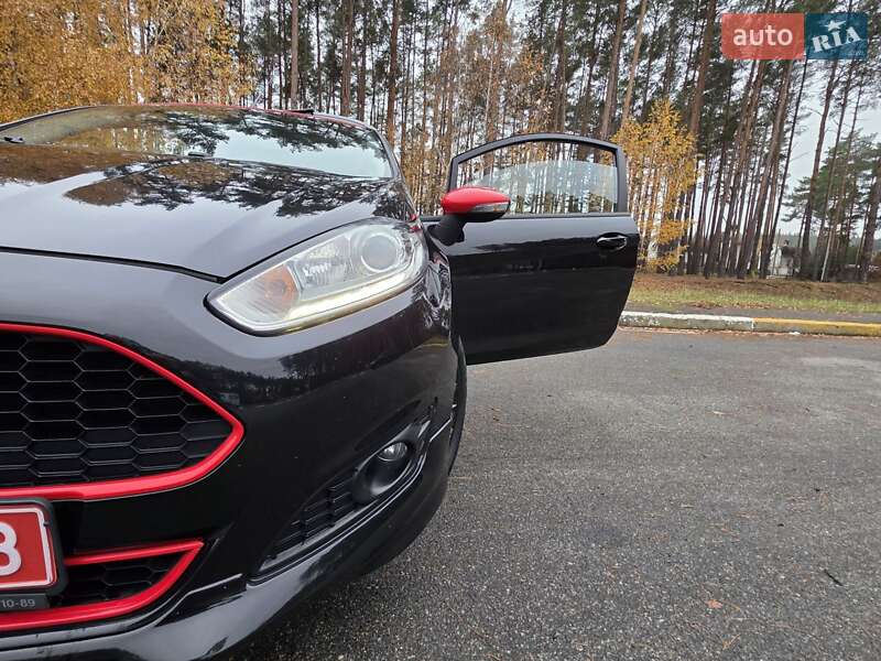 Хэтчбек Ford Fiesta 2015 в Ирпене