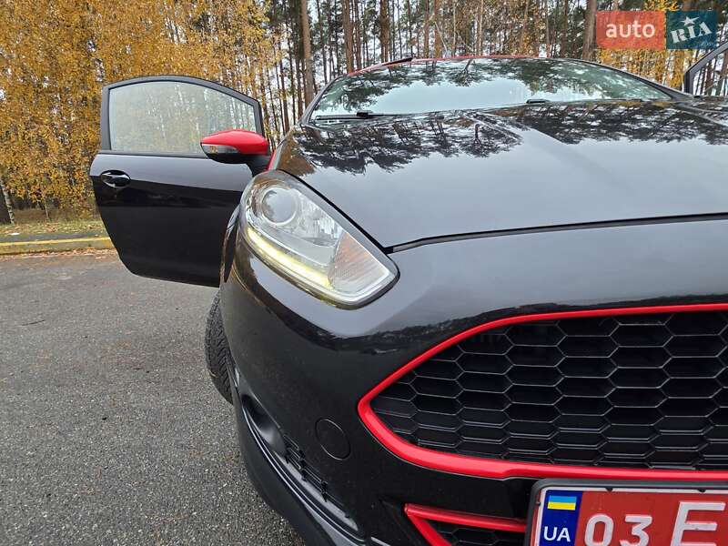 Хэтчбек Ford Fiesta 2015 в Ирпене