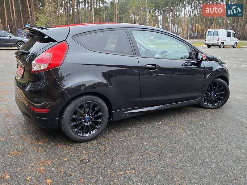 Хэтчбек Ford Fiesta 2015 в Ирпене