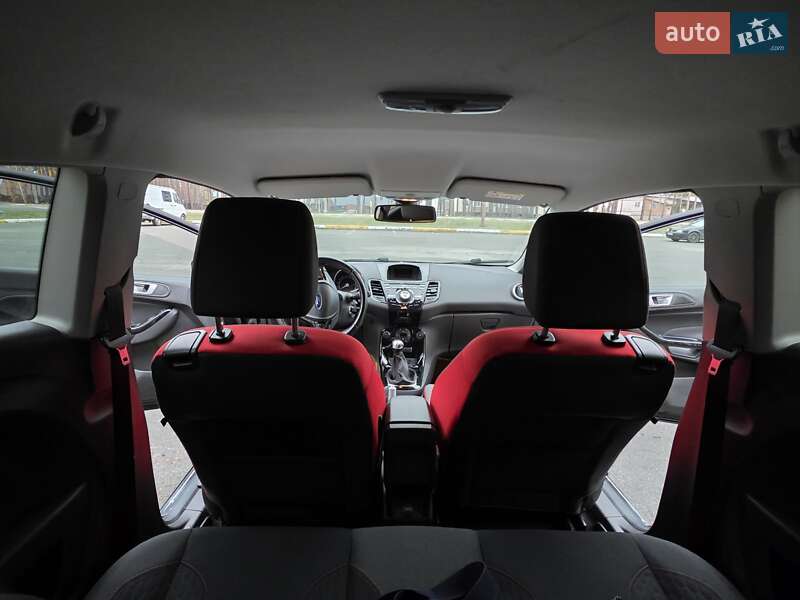 Хэтчбек Ford Fiesta 2015 в Ирпене