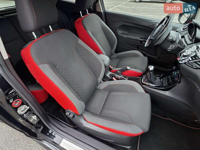 Хэтчбек Ford Fiesta 2015 в Ирпене