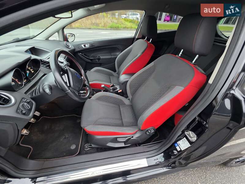 Хэтчбек Ford Fiesta 2015 в Ирпене