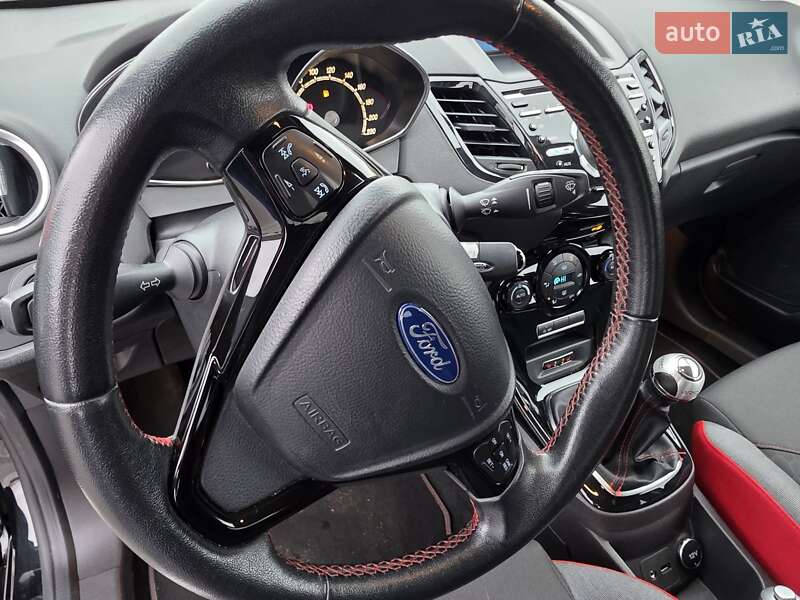 Хэтчбек Ford Fiesta 2015 в Ирпене