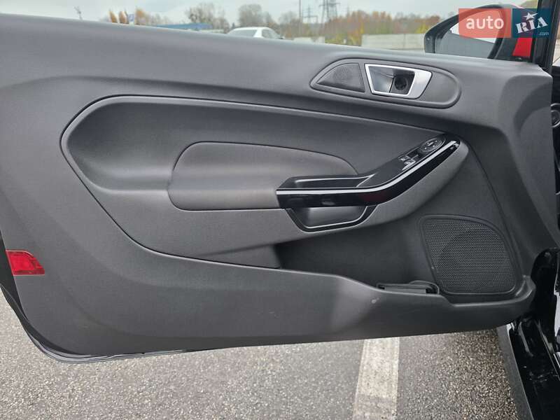 Хэтчбек Ford Fiesta 2015 в Ирпене