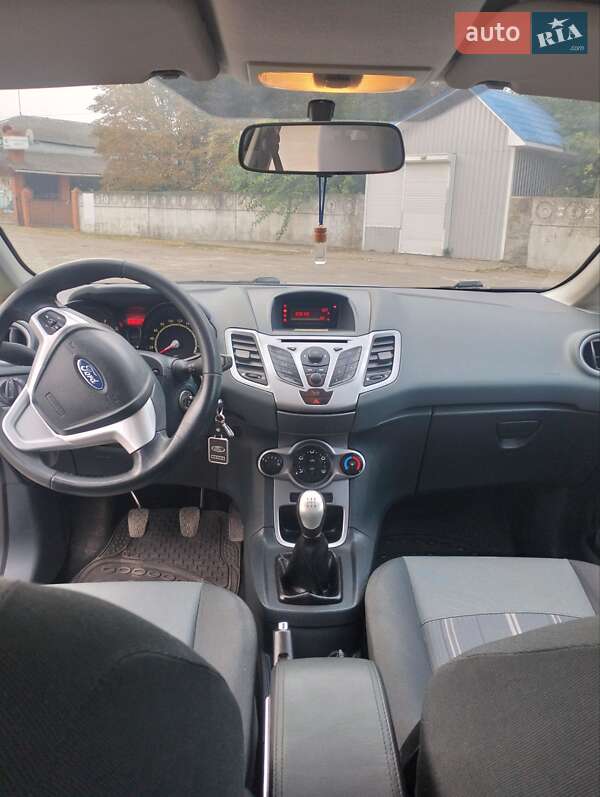 Хэтчбек Ford Fiesta 2010 в Верхнеднепровске