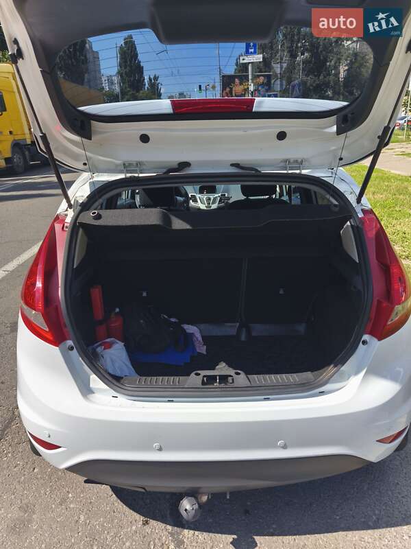 Хэтчбек Ford Fiesta 2012 в Киеве фото 6 Хэтчбек Ford Fiesta 2012 в Киеве